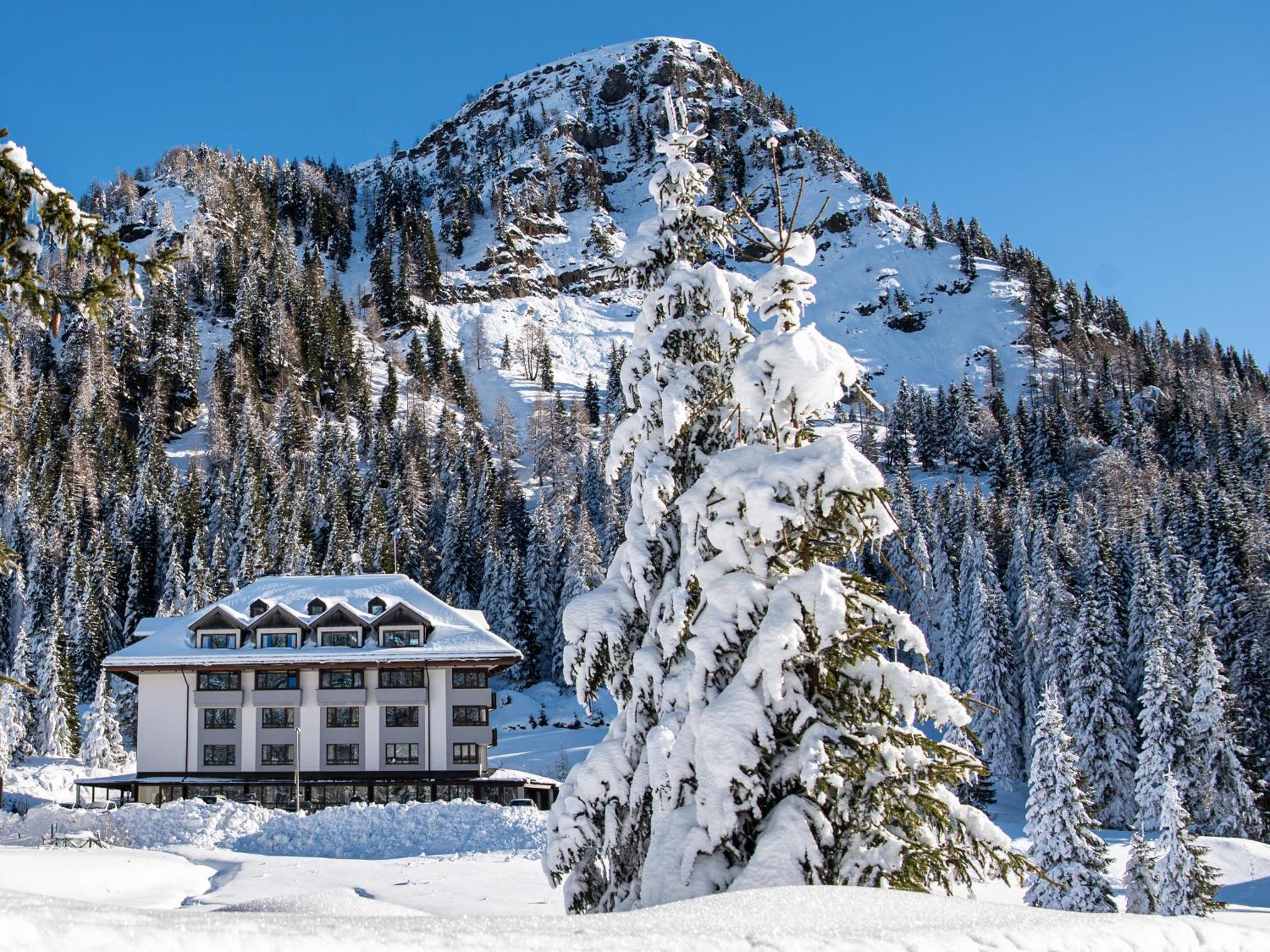 Biker Hotel Al Gallo Forcello Passo Pramollo Exterior photo